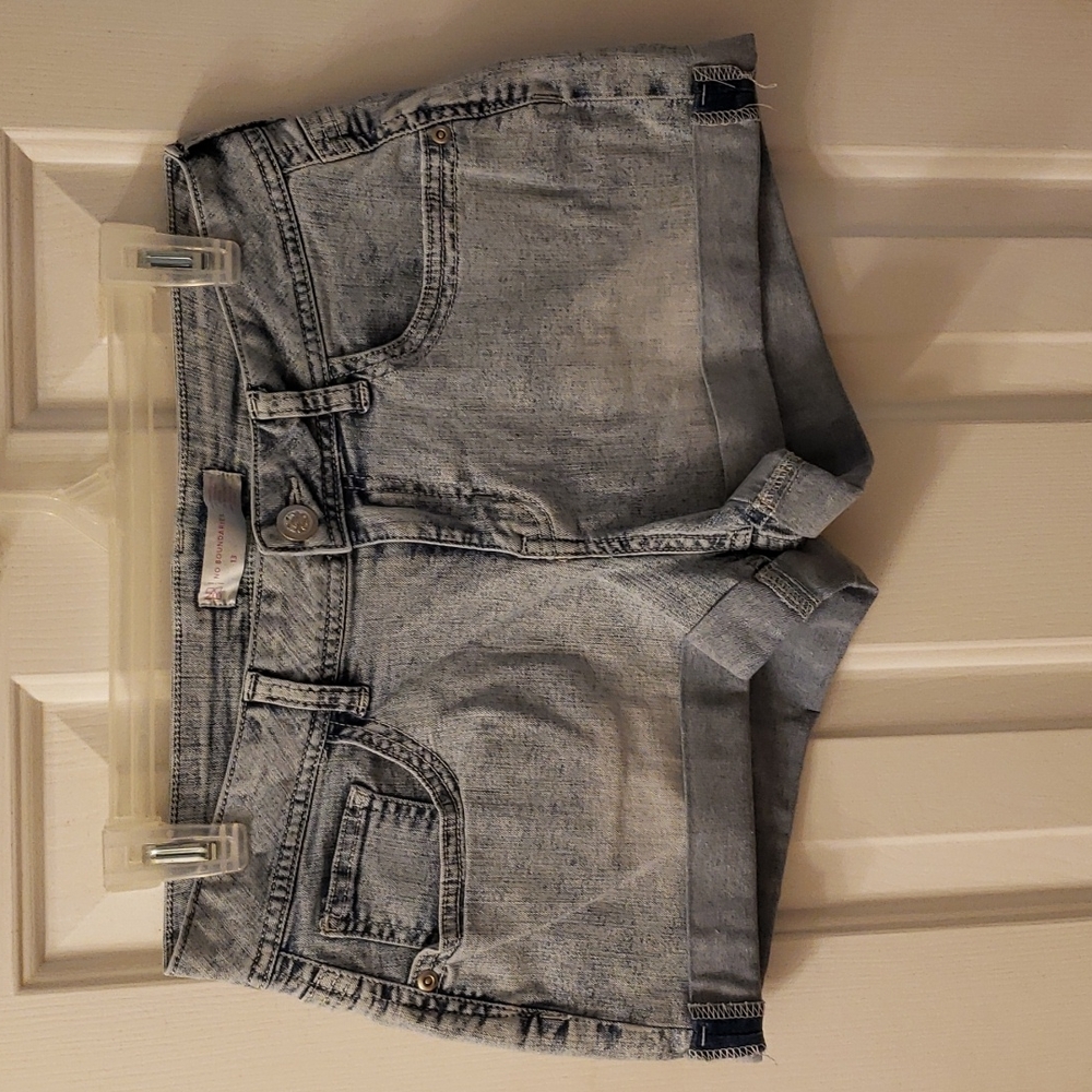 No Boundaries shorts